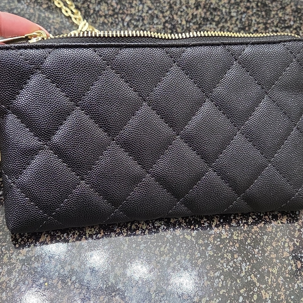 Yves Saint Laurent Black Quilted purse - Picture 5 of 5